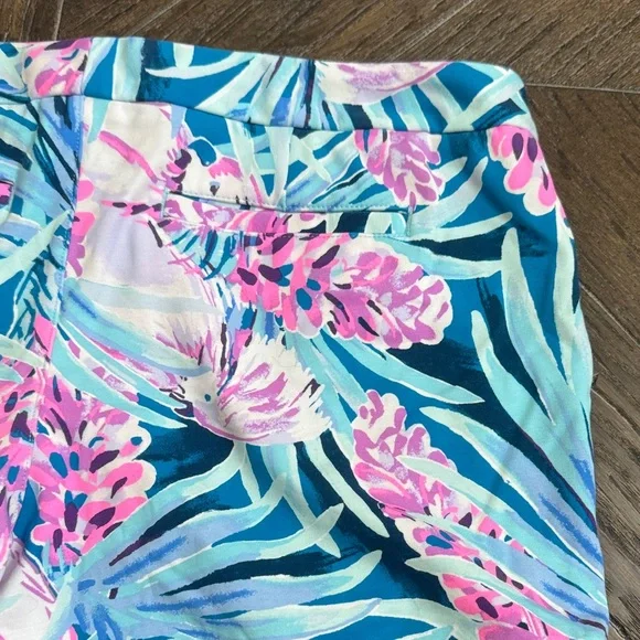 Lilly Pulitzer Mr. Peacock Blue buttercup short - Size 6 - Picture 5 of 6